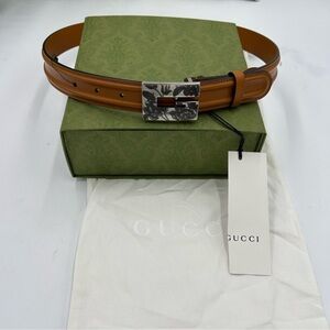 Men’s Gucci, leather belt with flower engraved G buckle size 85cm/34 inch